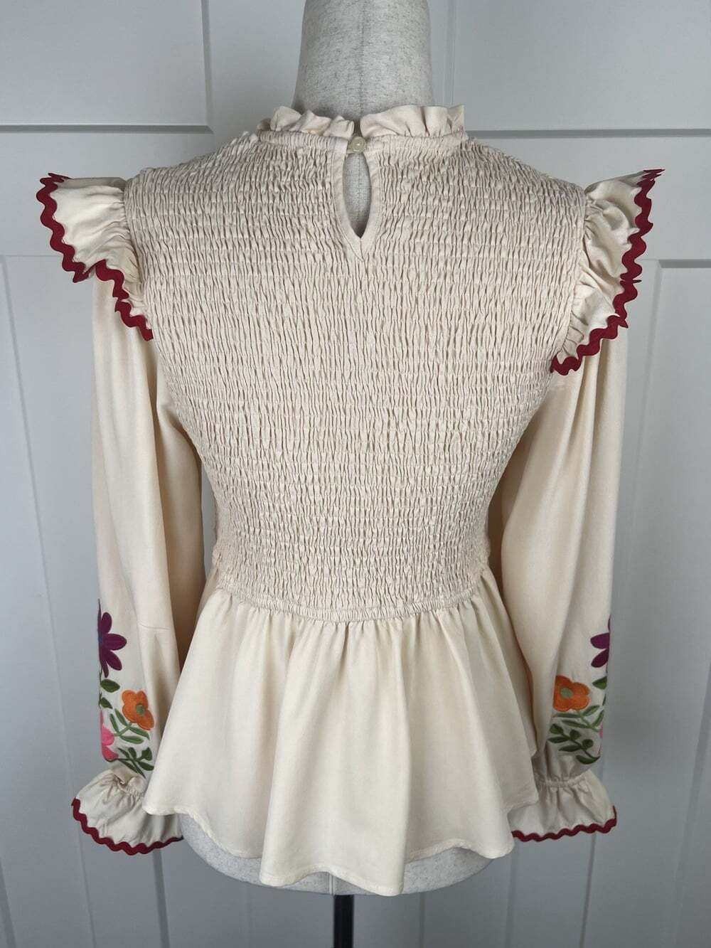 Easel Medium Embroidered Floral Smocked Peplum Blouse Balloon Sleeve Boho - Picture 6 of 9